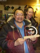 500 Looty Pijamini dans son atelier a Grise Fiord