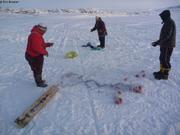 692 Pose d un filet sous la glace avec Larry et Tom