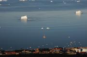 226 Iceberg se brise a Qaanaaq