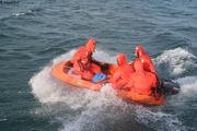 051 Debarquement par mer agitee