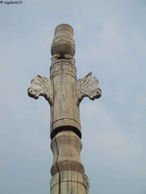 067 Totem Tiksi