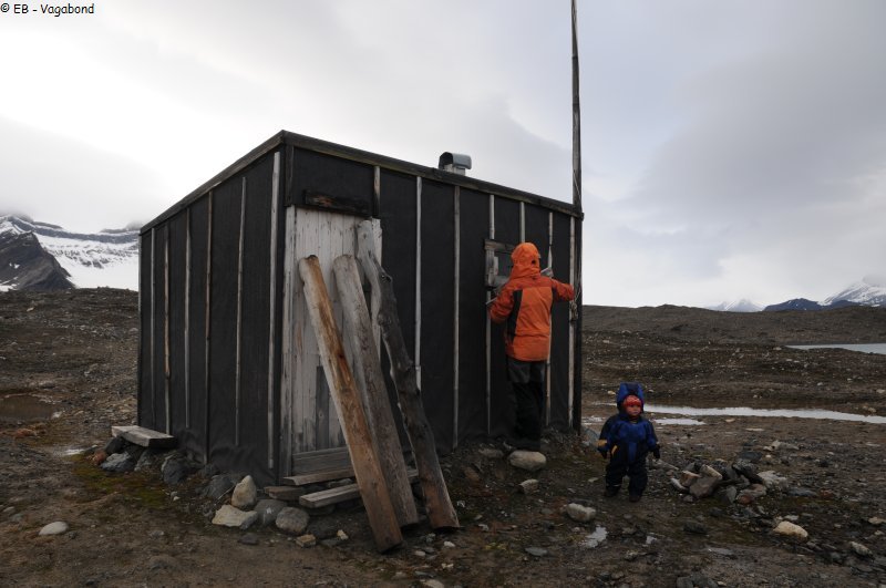 http://vagabond.fr/Images/Spitsberg2008ete/051_Cabane_Sveabreen