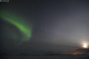 Aurore et pleine lune au-dessus de Qikiqtarjuaq