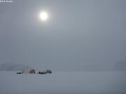 Neige et soleil sur camp de glace