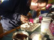 Eric prepare oeufs en chocolat