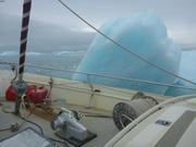 Iceberg devant glacier Belcher ile Devon ©EB
