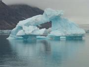 Arche de glace devant glacier Sydkap ©EB
