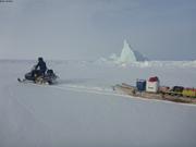 Tom passe devant iceberg proche du cap Hardy ©EB