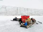 Eric station oceano devant glacier Jakeman ©Terry Noah
