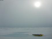 Timide soleil du solstice sur la banquise pres de Grise Fiord ©EB