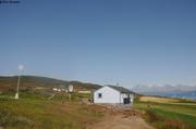 Eolienne et panneaux solaires a Ipiutaq