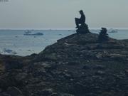 Jochen assis sur cairn Utap Nuna baie de Melville