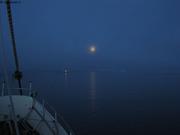 Lune et brouillard