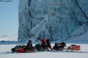 Equipe suisse devant glacier