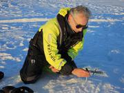 Le commandant Etienne Garcia observe le nord magnetique©EB