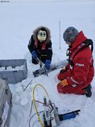 Eric decoupe carotte de glace©EB